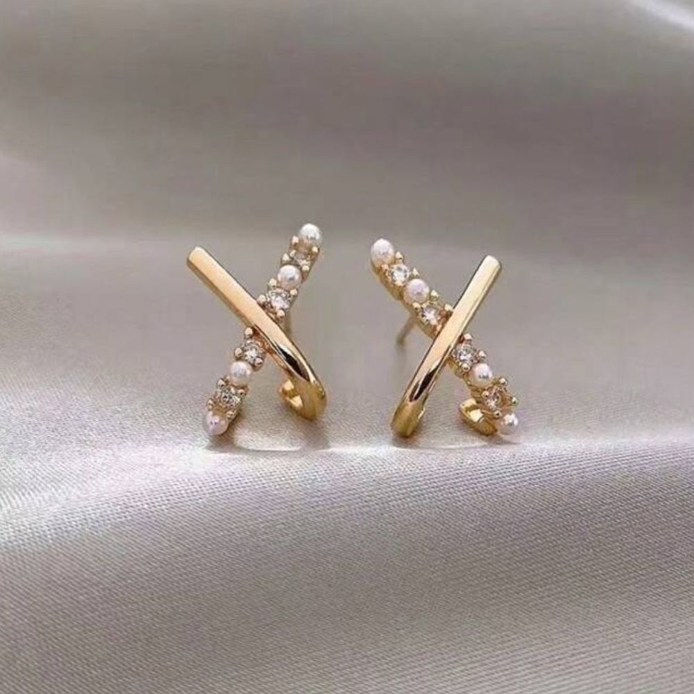 Elegant Gold and Pearl Earrings A1391